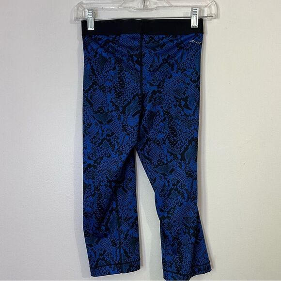 Nike Pro Dri Fit Black Blue Snakeskin Print Cropped Capri Athletic Pants - Picture 9 of 11